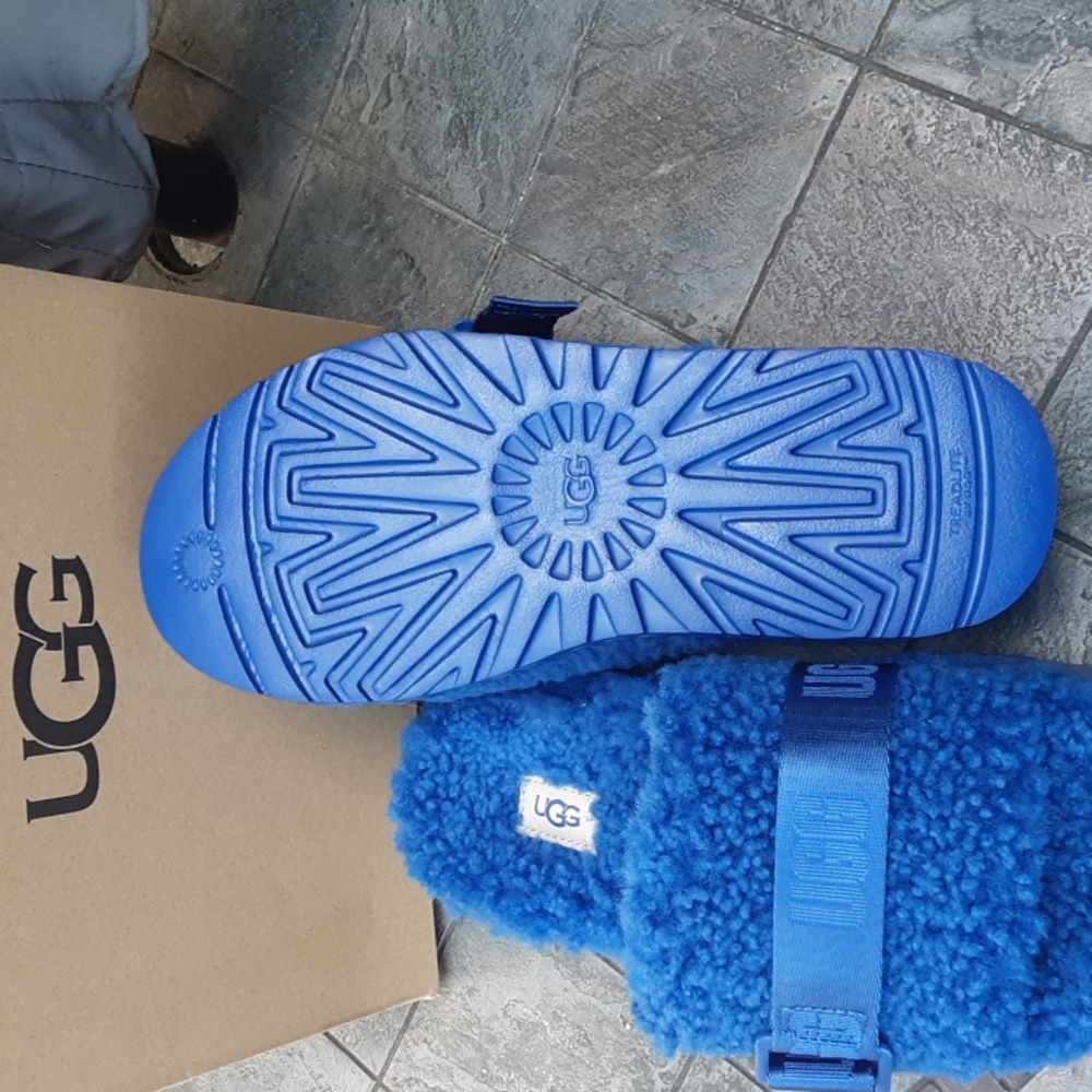 Ugg - Picture 3 of 7